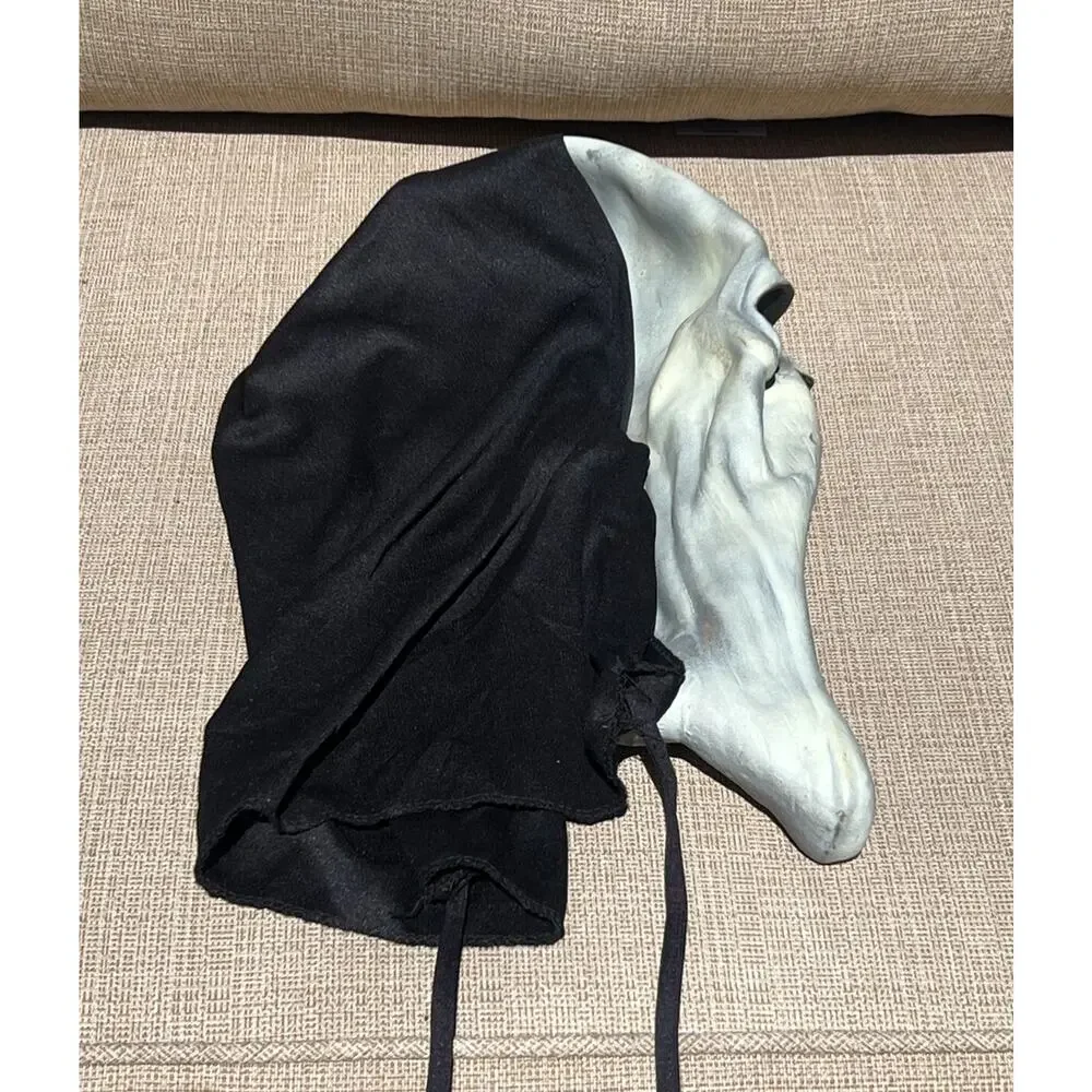 VINTAGE 1995 Halloween SCREAM face Ghoul Mask Paper Magic Group Hooded Classic